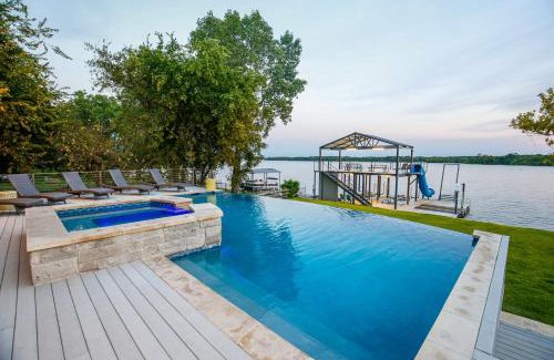 Kingsland House | Pet-Friendly Lake LBJ House with Pool and Boat Slips