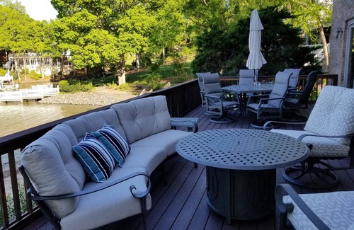 Steele Creek House | Idyllic Lake Retreat with Beach, Golf and Spa Amenities
