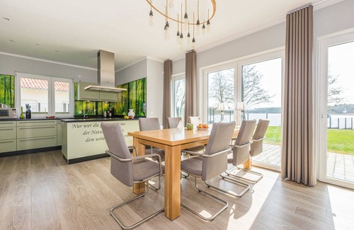 Krakow am See House | Serene Lake Residence with Sauna & Private Access - Rohrdommel