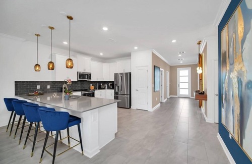 Kissimmee House | Elegant Lake View Villa with Games Room and Private Pool