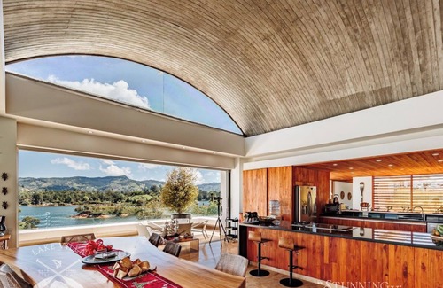 El Penol Villa | LUXURY LAKE VILLA GUATAPÉ