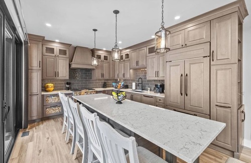 Colchester Villa | Luxury Lakefront 4BR w/Beach