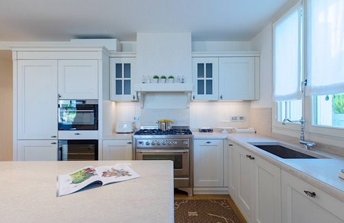 Colombare Apartment | Beautiful Lakefront Retreat at Catullo A1 by Wonderful Italy