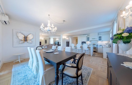 Colombare Apartment | Beautiful Lakefront Retreat at Catullo A1 by Wonderful Italy