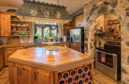 Spicewood Bed & Breakfast | Discover the Magical Lakefront Estate Featured on CBS
