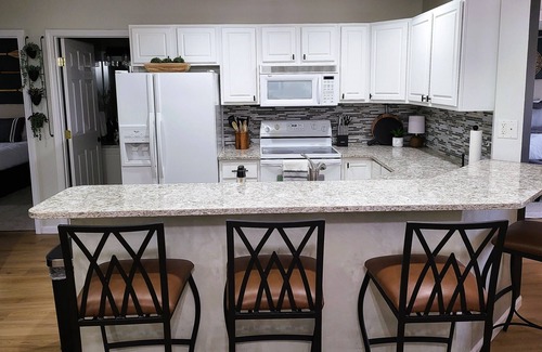 Osage Beach Condo | Family-Friendly Lakefront Condo with Pool & Boat Slip