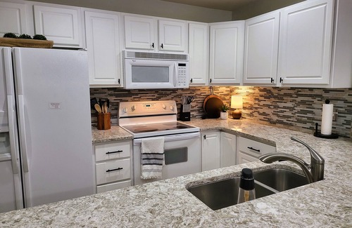 Osage Beach Condo | Family-Friendly Lakefront Condo with Pool & Boat Slip
