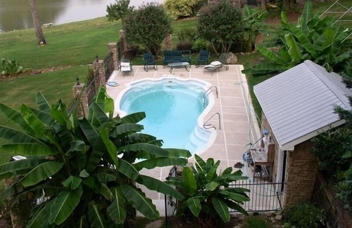 Guntersville House | Elegant Lakefront Retreat with Pool and Boat Rentals