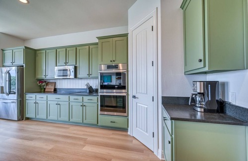 Spicewood House | Beautiful Lakefront Escape with Private Dock & Pool