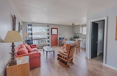 Frontenac Cottage | Inviting Lakefront Loft with Breathtaking Views & Amenities