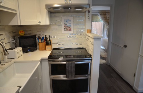 Viewpoint Condo | Premier MS Corporate Apartment with Ocean View & Pool