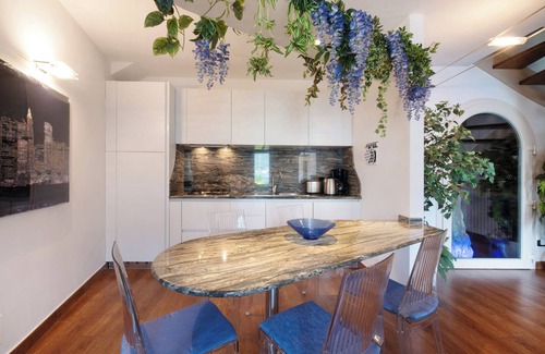 Lezzeno House | Scenic Lakefront Retreat with Wi-Fi and Ocean Views