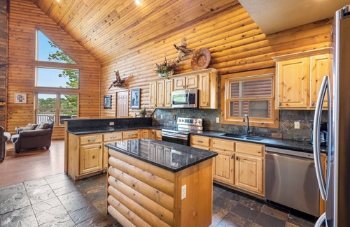 Lampe Ski Chalet | Elegant Lakefront Resort with Pools, Dock & Mini Golf