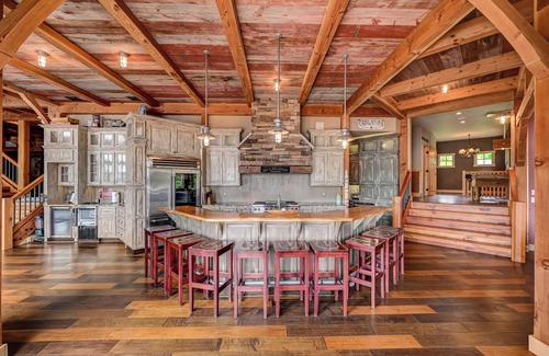 Montrose House | Premier Lakefront Cabin with Hot Tub, Gym & Kayaks