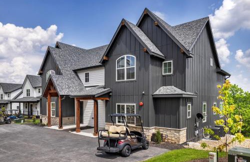 Kimberling City House | Exclusive Lakefront Villa with 30+ Free Amenities Await!