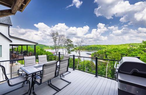 Kimberling City House | Exclusive Lakefront Villa with 30+ Free Amenities Await!