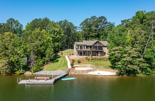 Jacksons' Gap House | Pet-Friendly Lakehouse Retreat with Stunning Views