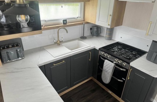 Addlethorpe Apartment | Luxury Lakeside Lodge 2