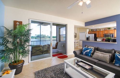 Braden River Condo | Immaculate Lakeview Country Club Condo with Top Amenities