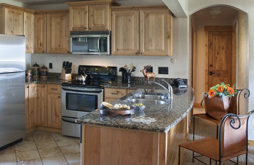 Grand Lake Condo | Premium Lakeview Condo with Spa and Breakfast Included