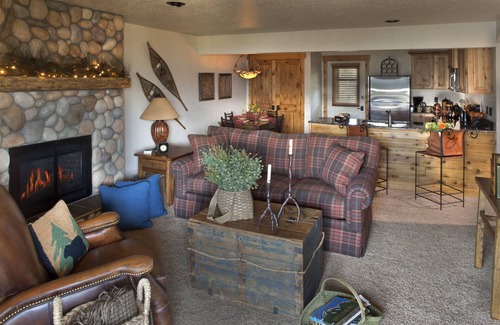 Grand Lake Condo | Premium Lakeview Condo with Spa and Breakfast Included