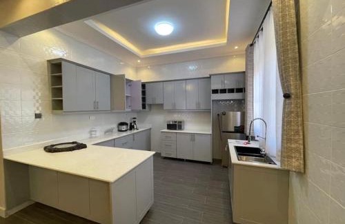 Kampala Apartment | Elegant Lakeview Penthouse Retreat in Munyonyo