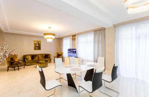 Tbilisi City Centre Apartment | Ultimate Relaxation at Luxury Landing IV with Hot Tub Access