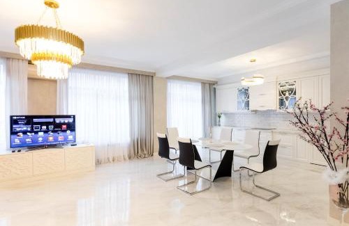 Tbilisi City Centre Apartment | Ultimate Relaxation at Luxury Landing IV with Hot Tub Access
