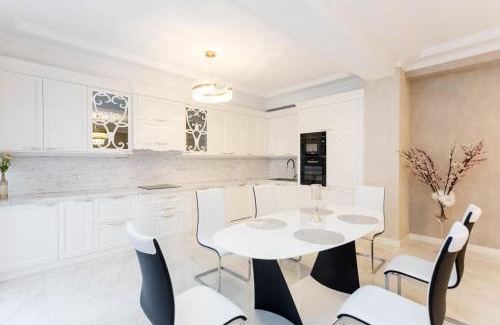 Tbilisi City Centre Apartment | Ultimate Relaxation at Luxury Landing IV with Hot Tub Access