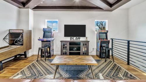 Central Arlington House | Pet-Friendly Oasis Near AT&T Stadium with Game Room