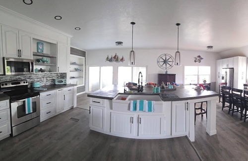 Indian Harbor Estates House | Waterfront Home with Pool and Boat Dockage for Families