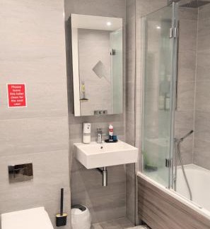 Whittington Cabin | Luxury living- colindale garden -Double room