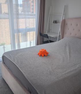 Whittington Cabin | Luxury living- colindale garden -Double room
