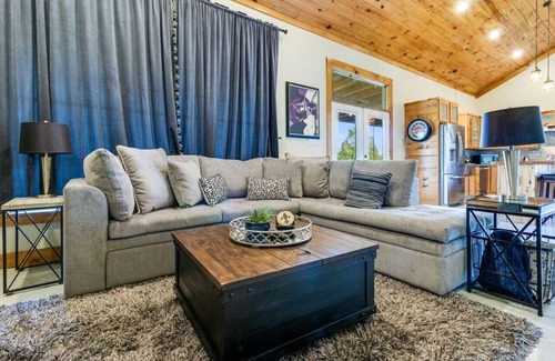 Milton House | Unforgettable Barndominium Stay with Lake Views & Breakfast