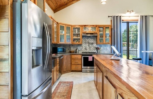 Milton House | Unforgettable Barndominium Stay with Lake Views & Breakfast