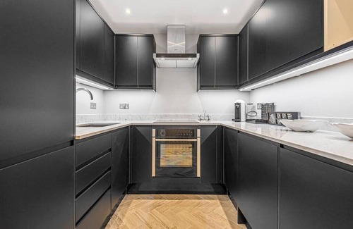 Knightsbridge Apartment | Unforgettable Views of Harrods with a Private Terrace