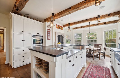 Forestview House | Prime Location with Hot Tub & Kitchen - Guest Rated 10/10