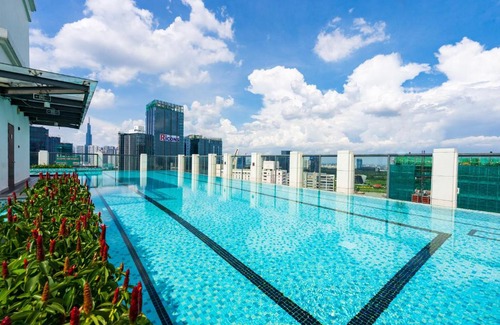 District 1 Apartment | Elegant Retreat with Ocean View & Infinity Pool in D1