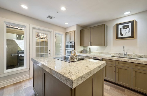 St. Tropez Condo | Elegant Retreat on Lake Austin: Pet-Friendly Furnished Rental