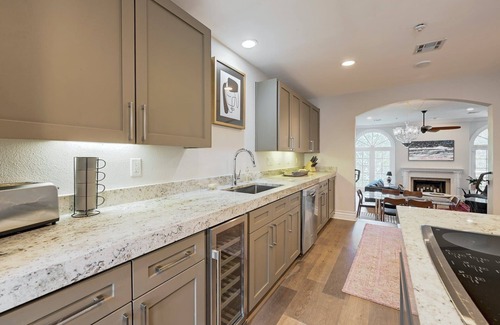 St. Tropez Condo | Elegant Retreat on Lake Austin: Pet-Friendly Furnished Rental