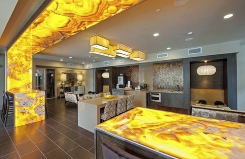 Greenway Plaza-Upper Kirby Apartment | Elegant Retreat with Pool View in Prime Location