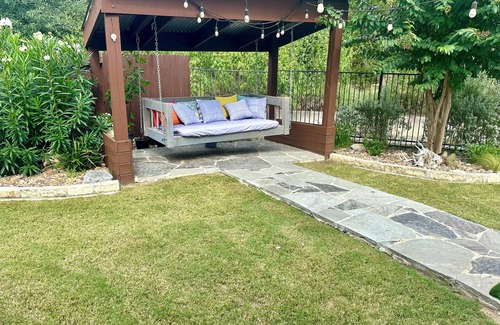 Boerne House | Luxury, location and amenities! Nice home, located near Boerne & Six Flags!