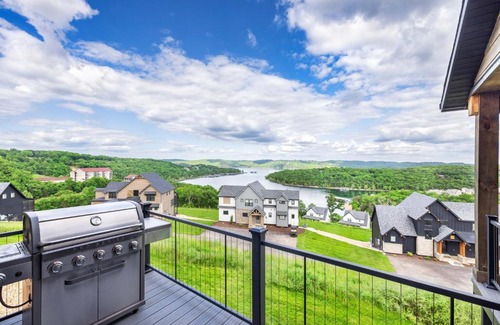 Kimberling City House | Experience Luxury Lodge 5 with Pools and Free Kayaks
