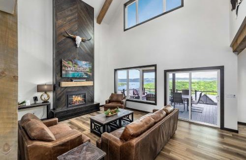Kimberling City House | Experience Luxury Lodge 5 with Pools and Free Kayaks