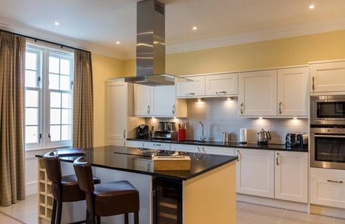 Balloch Cabin | Elegant Lodge at Cameron House with Pool & Spa in Loch Lomond