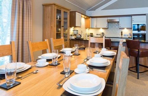 Balloch Cabin | Elegant Lodge at Cameron House with Pool & Spa in Loch Lomond