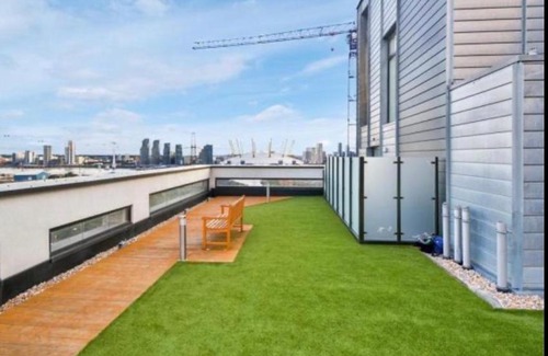 Moffat Apartment | Elegant Lodge Excel London: Where Comfort Meets Style