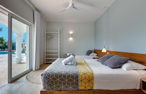 Colinas Verdes Villa | Discover a Relaxing Lodge Near Lagos with Great Amenities