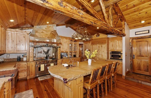 Lake Arrowhead Cabin | Experience Lake Arrowhead Grand Luna Lodge Getaway