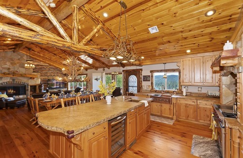 Lake Arrowhead Cabin | Experience Lake Arrowhead Grand Luna Lodge Getaway